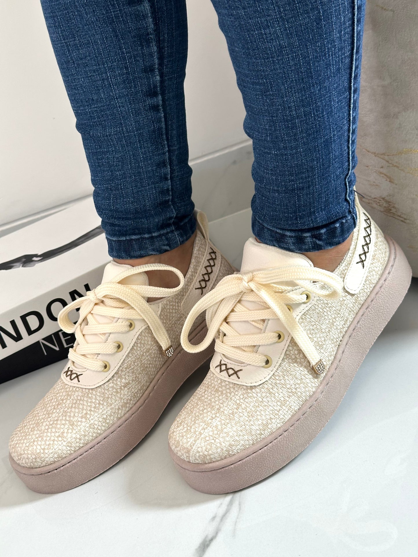 Tenis Aura