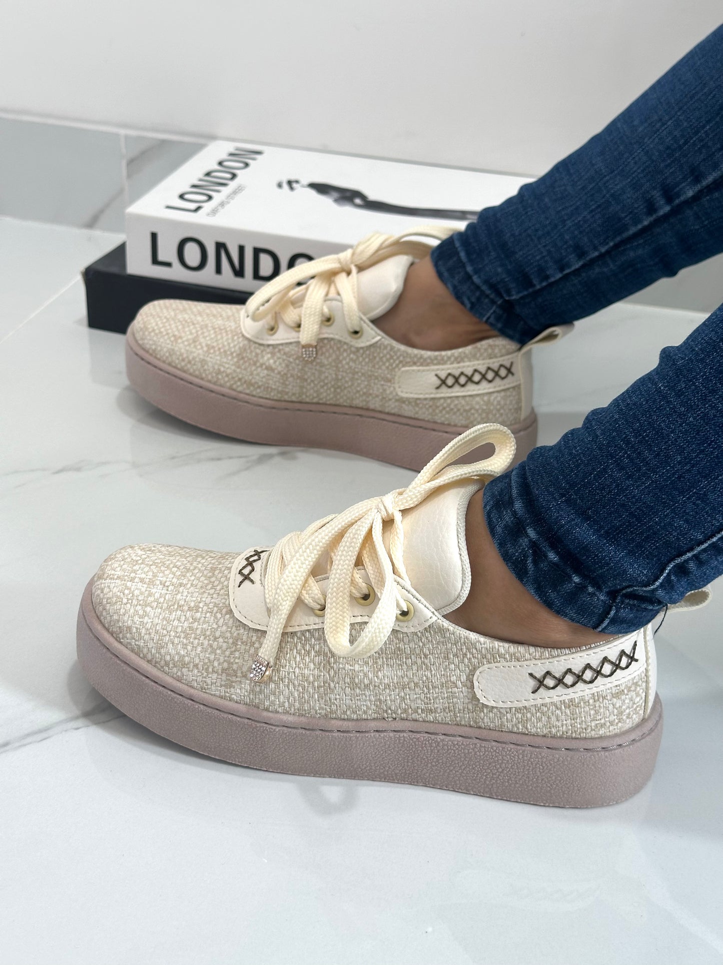 Tenis Aura