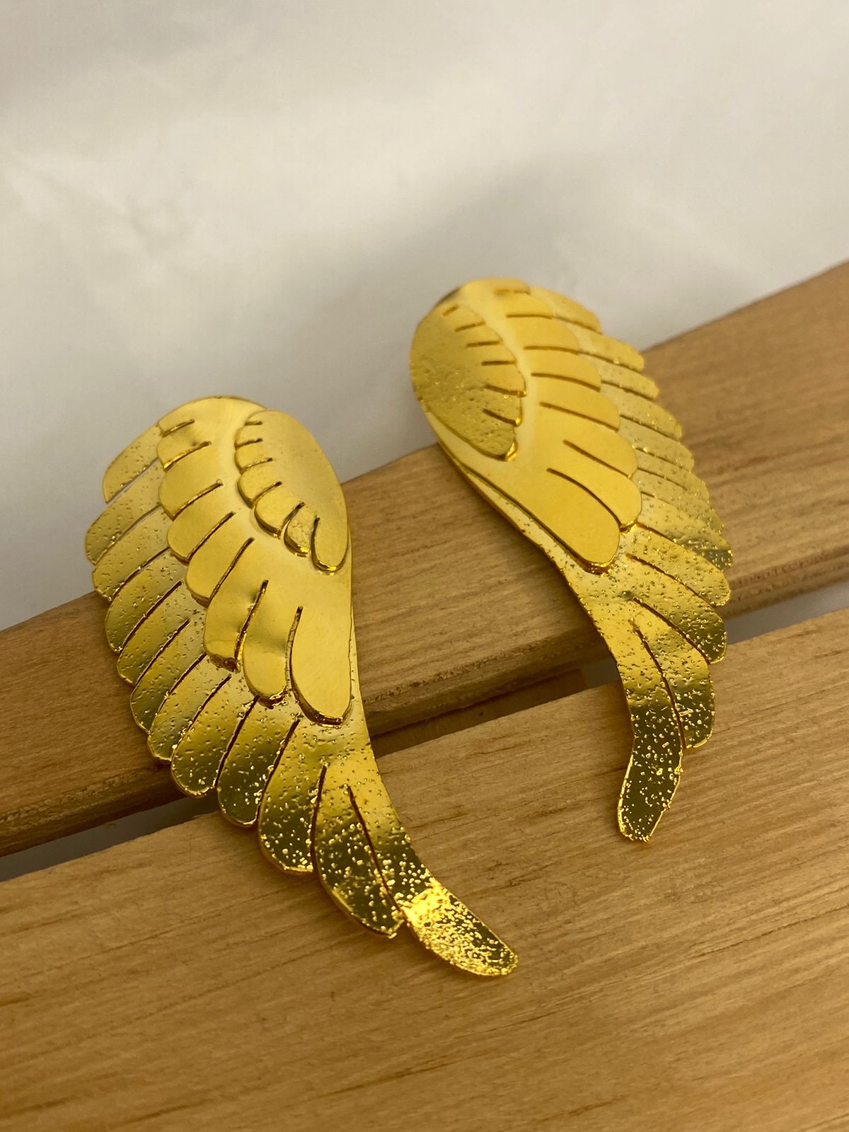 Aretes & Anillo Alas De Angel con baño en oro de 24k